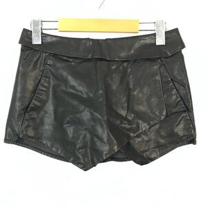 ❤️❣️💖💘TRENDING faux leather shorts